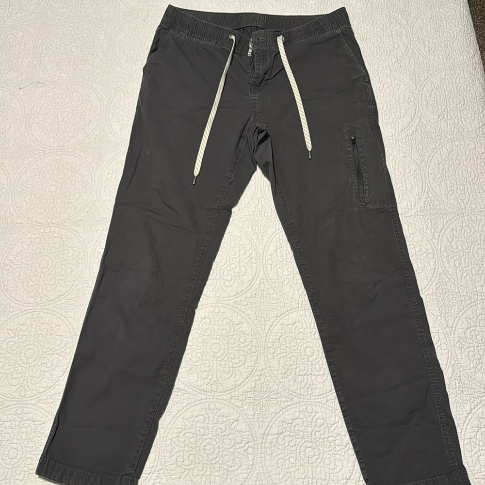 Women’s Vuori cargo pants size medium color, black